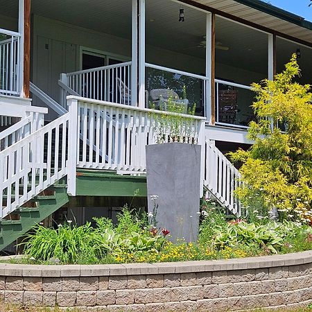 Chequamegon Lake Superior Lodge ベイフィールド エクステリア 写真