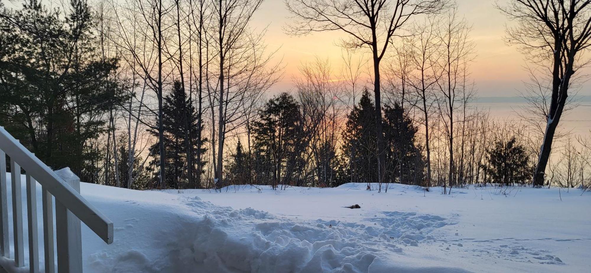 Chequamegon Lake Superior Lodge ベイフィールド エクステリア 写真