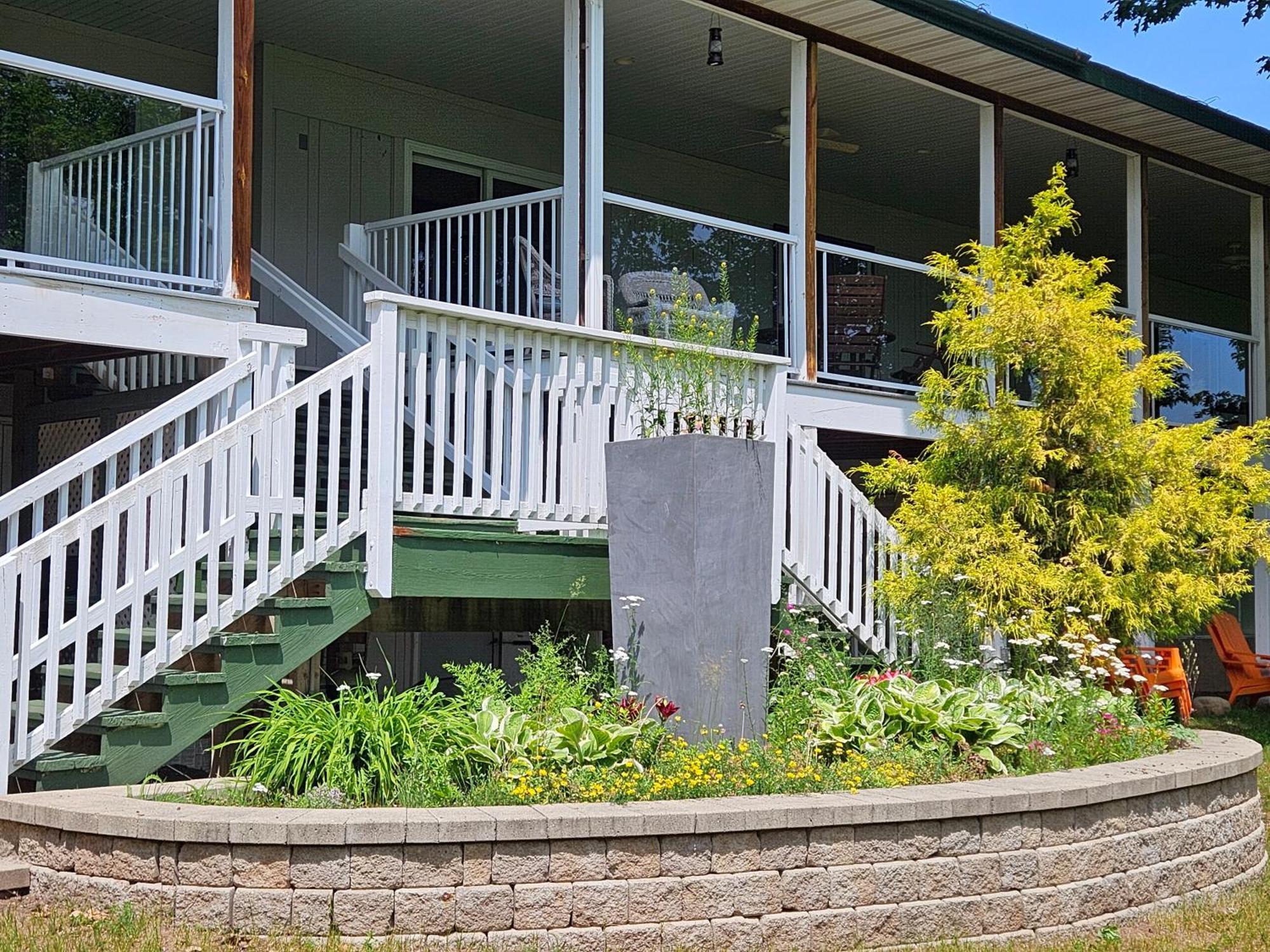 Chequamegon Lake Superior Lodge ベイフィールド エクステリア 写真