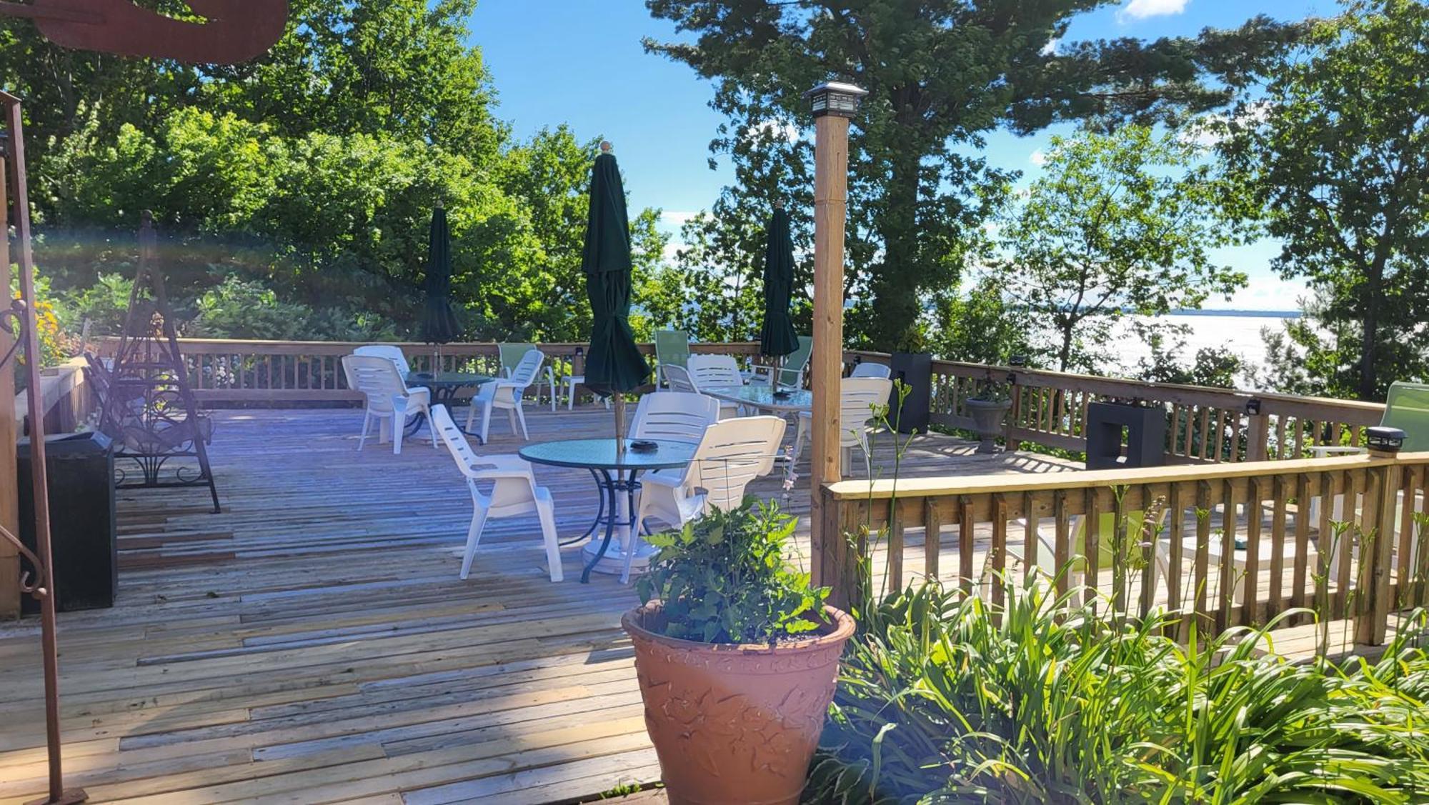Chequamegon Lake Superior Lodge ベイフィールド エクステリア 写真