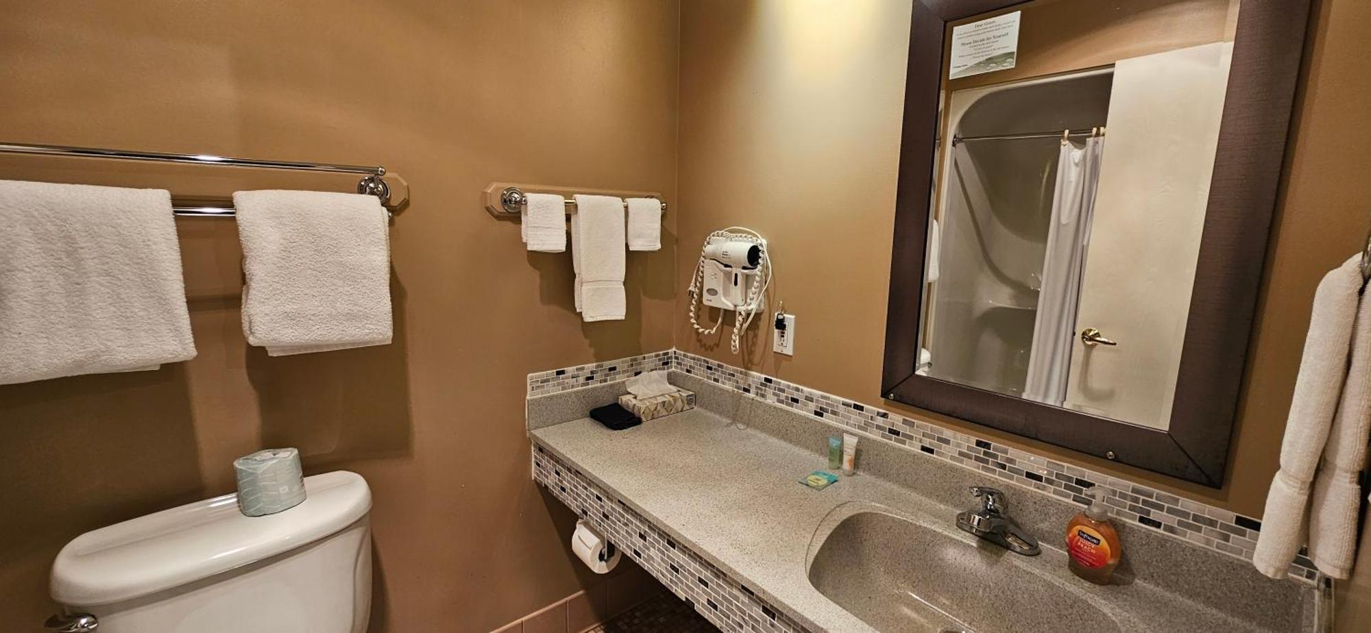 Chequamegon Lake Superior Lodge ベイフィールド エクステリア 写真