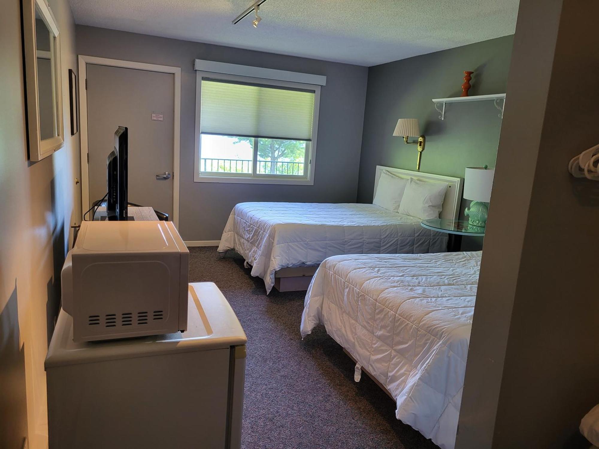 Chequamegon Lake Superior Lodge ベイフィールド エクステリア 写真