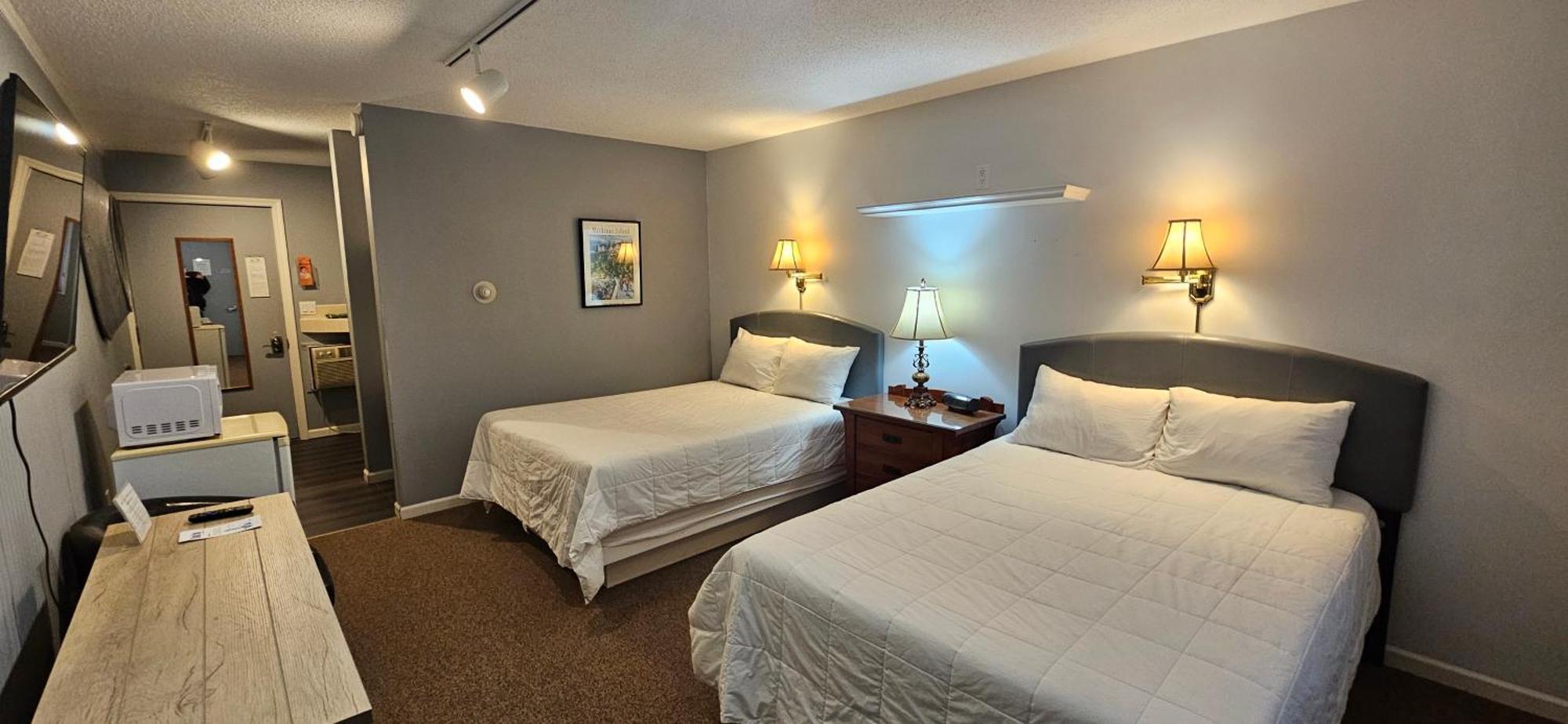 Chequamegon Lake Superior Lodge ベイフィールド エクステリア 写真
