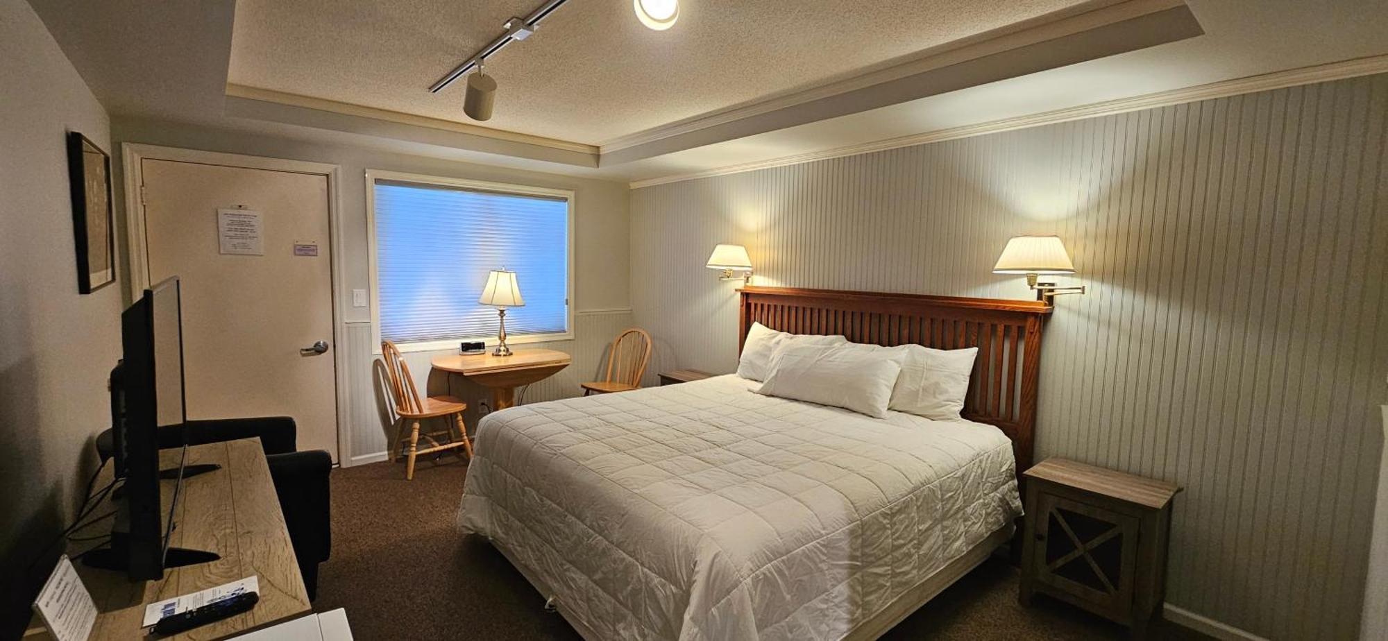 Chequamegon Lake Superior Lodge ベイフィールド エクステリア 写真