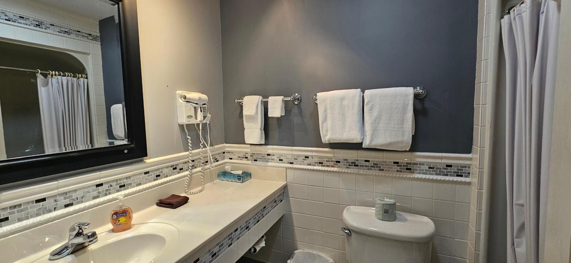 Chequamegon Lake Superior Lodge ベイフィールド エクステリア 写真