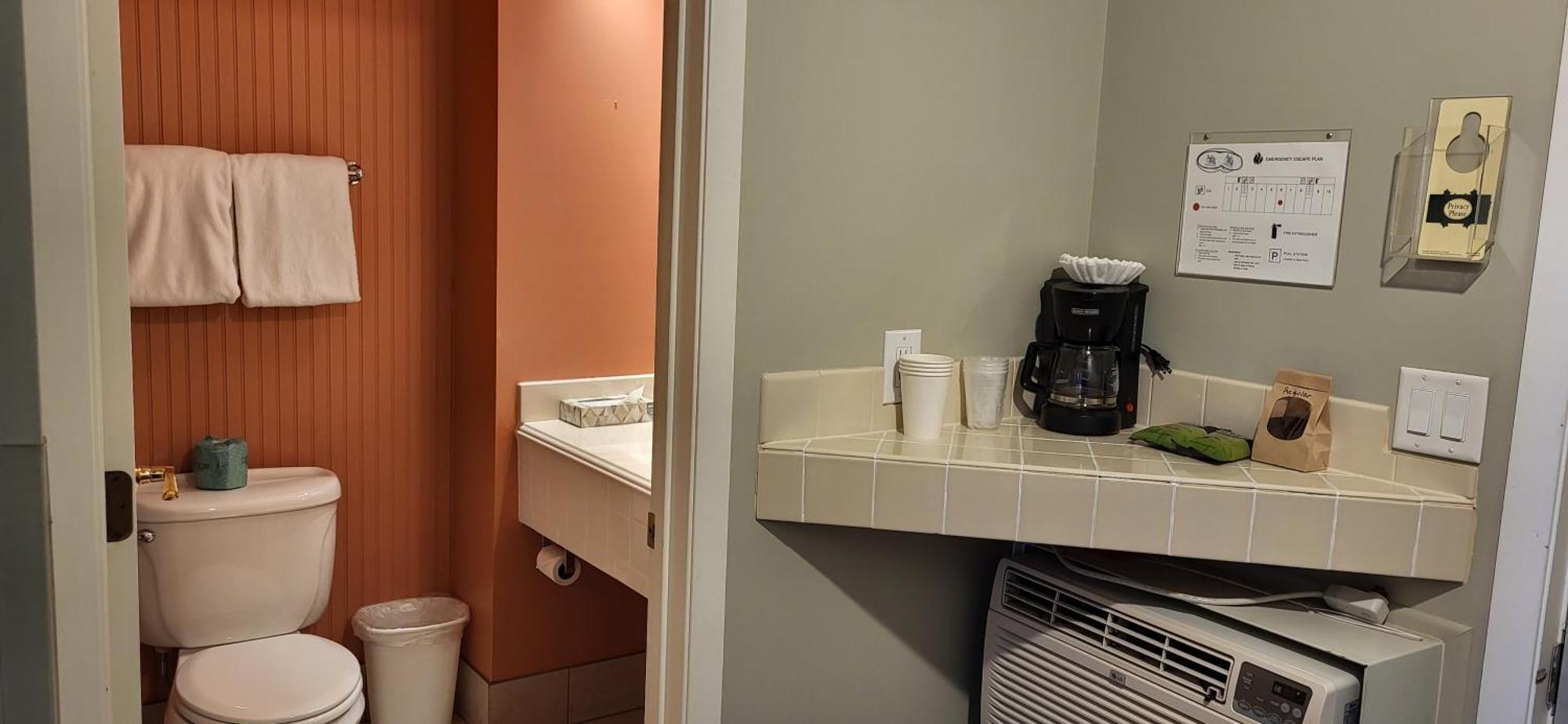 Chequamegon Lake Superior Lodge ベイフィールド エクステリア 写真