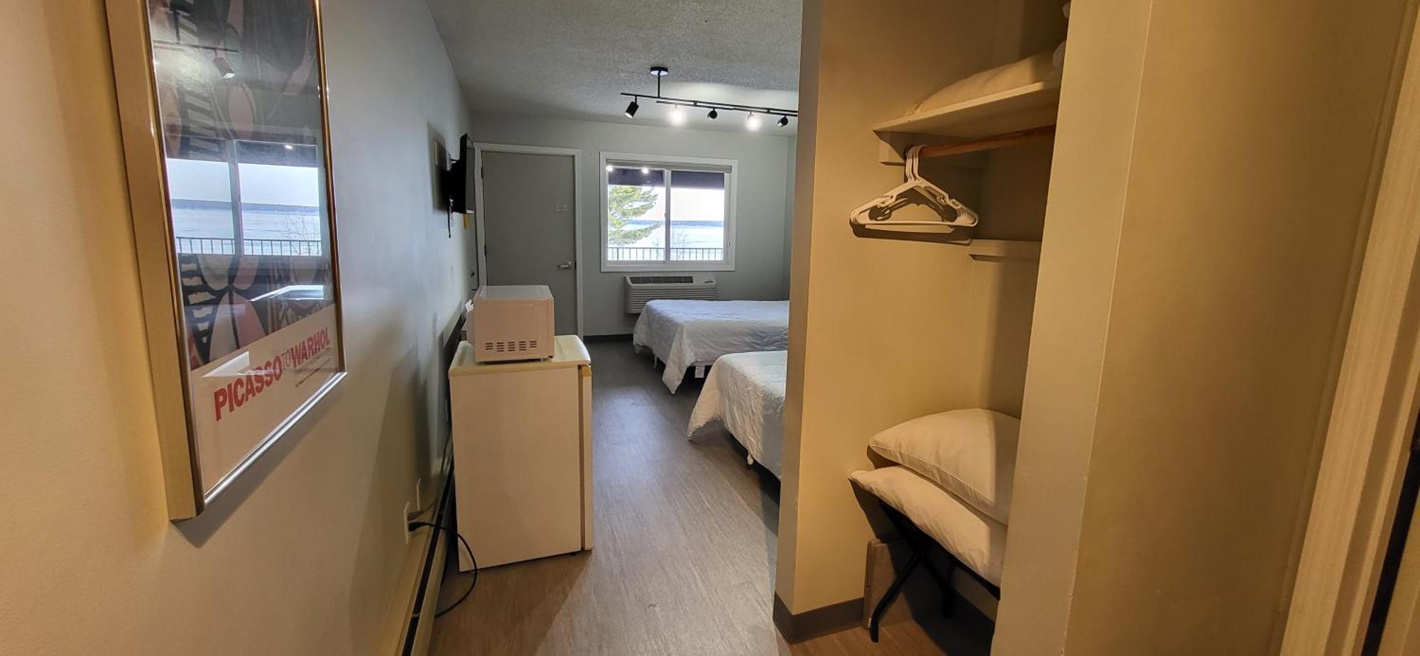 Chequamegon Lake Superior Lodge ベイフィールド エクステリア 写真