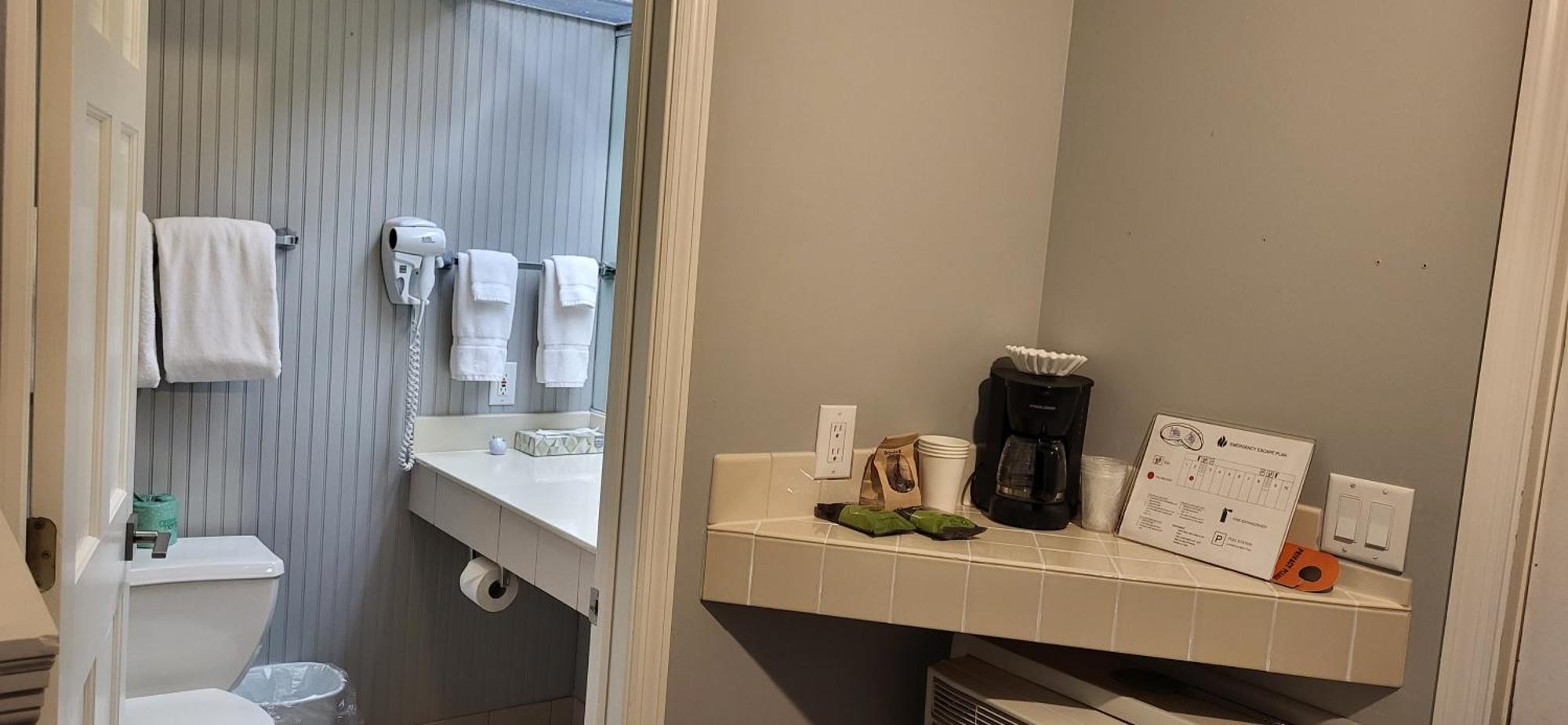 Chequamegon Lake Superior Lodge ベイフィールド エクステリア 写真