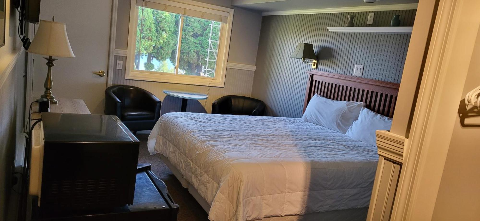 Chequamegon Lake Superior Lodge ベイフィールド エクステリア 写真